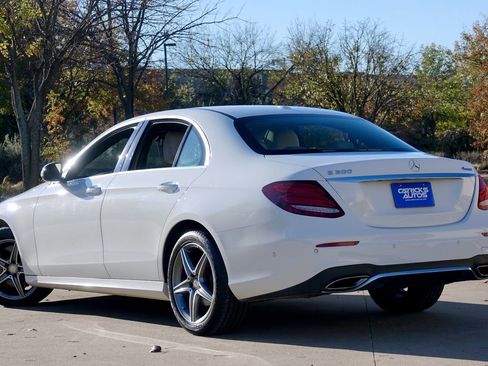 Used 2017 Mercedes-Benz E 300 4MATIC image 4