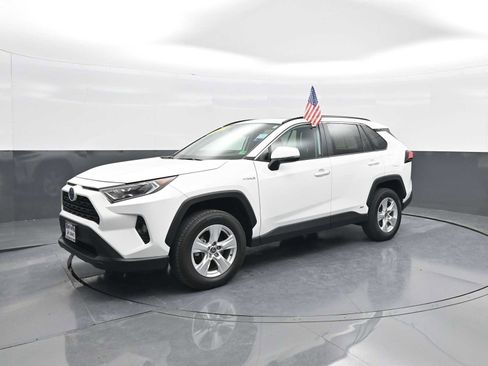 Used 2021 Toyota RAV4 XLE w/ Convenience Package image 4