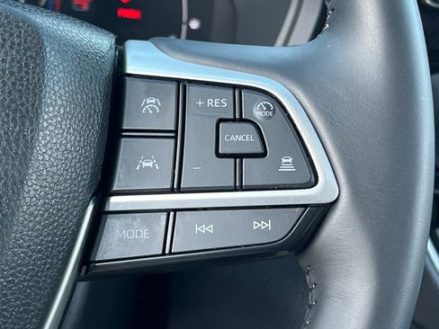 Used 2025 Toyota Grand Highlander AWD image 27