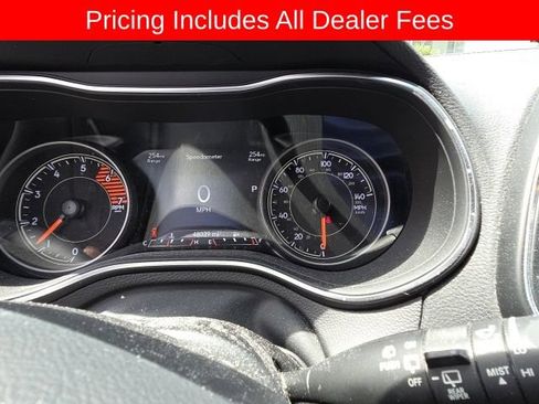 Used 2022 Jeep Cherokee Latitude Lux AWD/4WD image 2