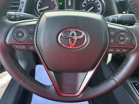 Used 2022 Toyota Camry SE image 9