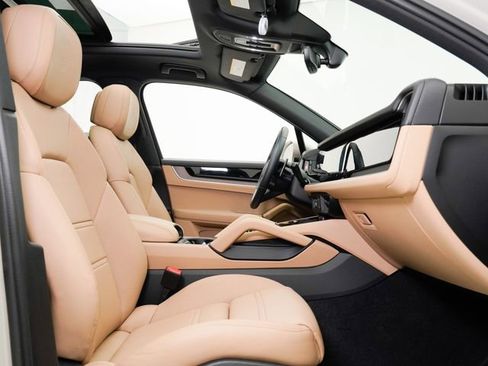 Certified 2026 Porsche Cayenne AWD/4WD image 21