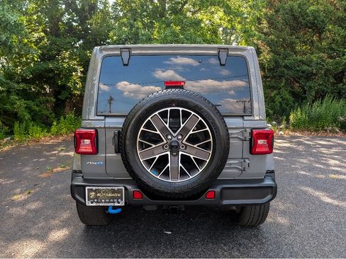 Used 2023 Jeep Wrangler Unlimited Sahara w/ Cold Weather Group AWD/4WD image 6