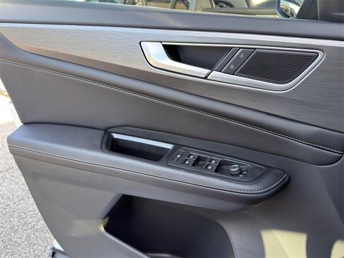 New 2026 Volkswagen Atlas Cross Sport SE image 19