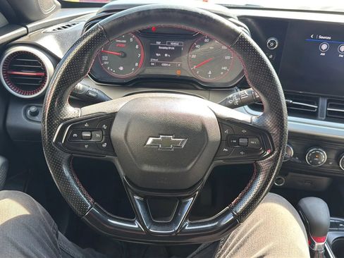 Used 2025 Chevrolet Trax RS FWD image 10