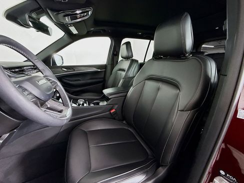 Used 2025 Jeep Grand Cherokee Limited w/ Trailer Tow Package image 5