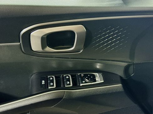 Used 2025 Kia Sorento LX image 24