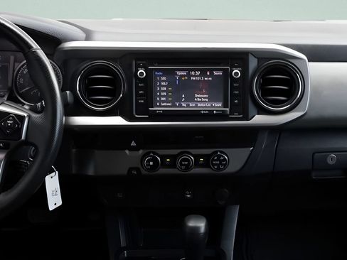 Used 2018 Toyota Tacoma SR5 RWD image 33