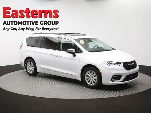 Used 2023 Chrysler Pacifica Limited FWD image 50