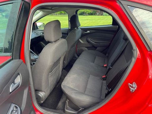 Used 2017 Ford Focus SE FWD image 13