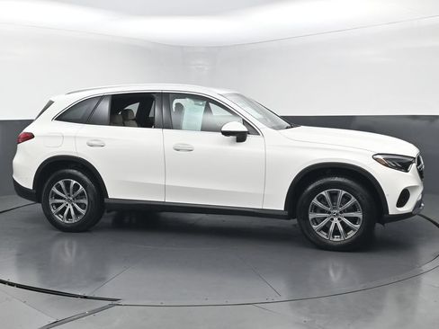 Used 2025 Mercedes-Benz GLC 300 4MATIC image 6