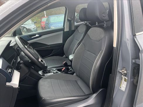 Used 2022 Volkswagen Taos SE w/ Panoramic Sunroof Package image 10