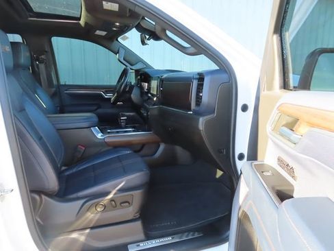Used 2024 Chevrolet Silverado 1500 High Country AWD/4WD image 25
