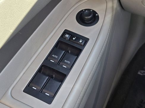 Used 2008 Chrysler 300 C AWD/4WD image 15