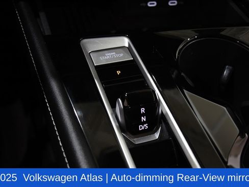 Used 2025 Volkswagen Atlas SE FWD image 25