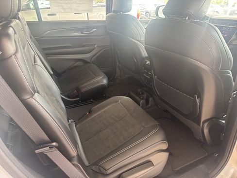 New 2025 Jeep Grand Cherokee L Laredo image 36