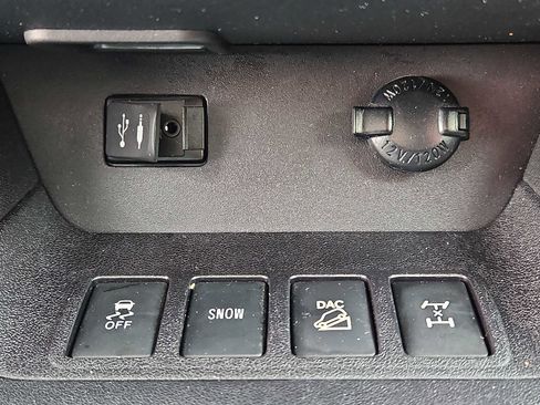 Used 2015 Toyota Highlander XLE image 25