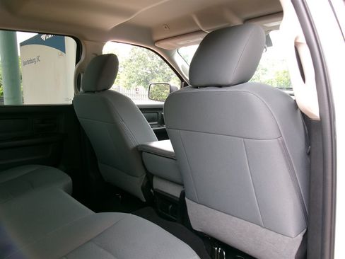 Used 2017 RAM 1500 Express RWD image 28