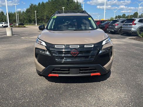 Used 2025 Nissan Rogue SV AWD/4WD image 2