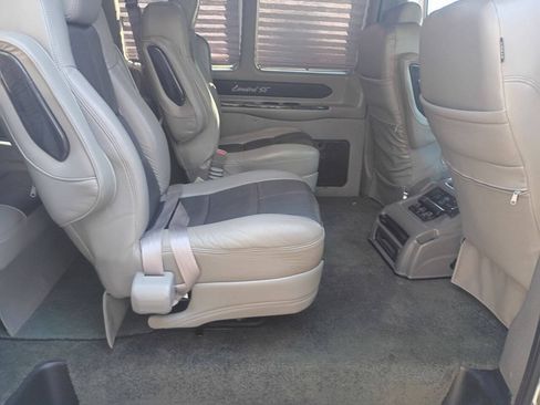 Used 2017 Chevrolet Express 2500 RWD image 14