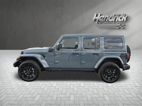Used 2025 Jeep Wrangler Sahara w/ Safety Group image 9