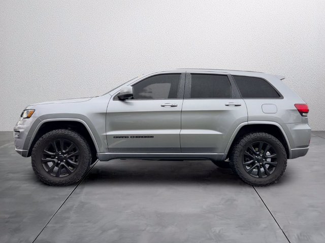 Used 2017 Jeep Grand Cherokee Altitude AWD/4WD image 2