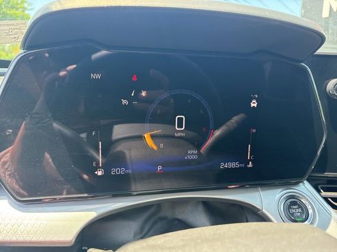 Used 2025 Chevrolet Trax LT w/ LT Convenience Package FWD image 14