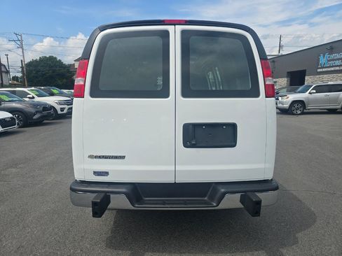Used 2025 Chevrolet Express 2500 w/ Driver Convenience Package RWD image 14