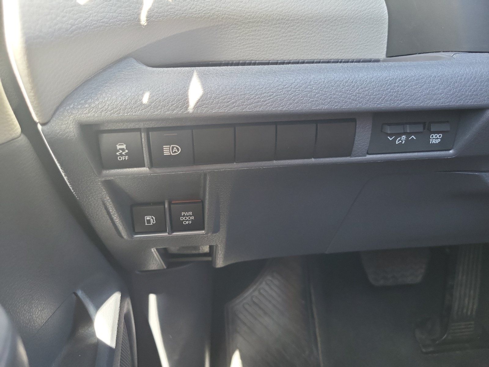 Certified 2023 Toyota Sienna XLE FWD image 28