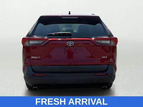 Used 2021 Toyota RAV4 XLE w/ Convenience Package FWD image 6