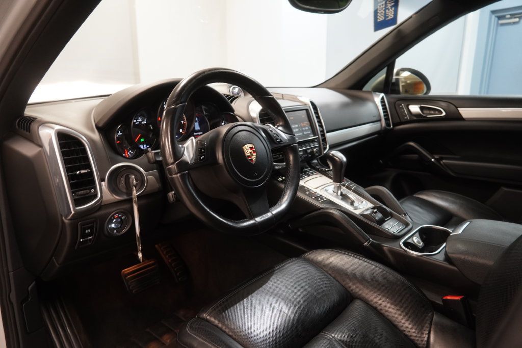 Used 2012 Porsche Cayenne AWD/4WD image 6