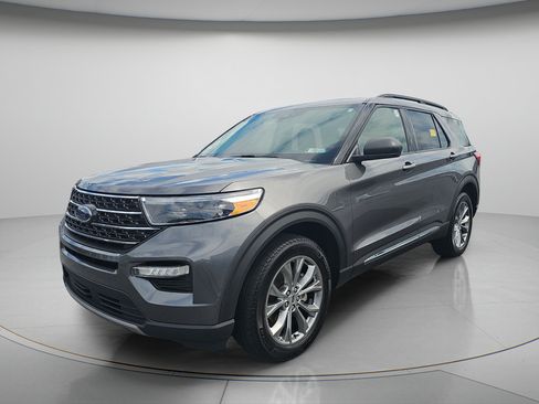 Used 2022 Ford Explorer XLT w/ Equipment Group 202A AWD/4WD image 7