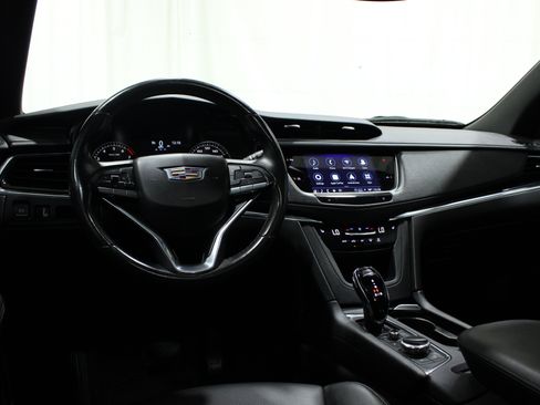 Certified 2023 Cadillac XT6 Luxury FWD image 2