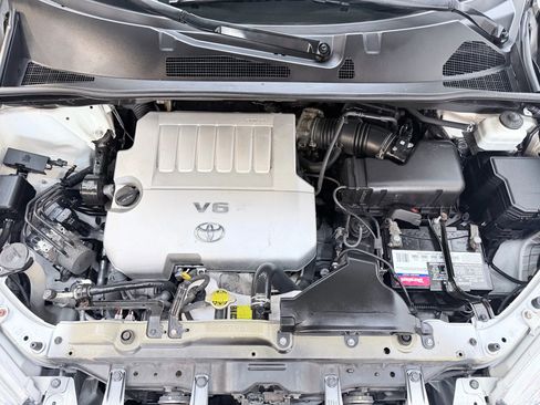 Used 2012 Toyota Highlander Limited w/ Tow Pkg image 24