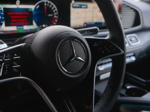 Used 2025 Mercedes-Benz GLE 450e 4MATIC image 52