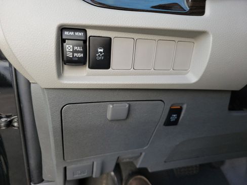 Used 2020 Toyota Sienna XLE image 39