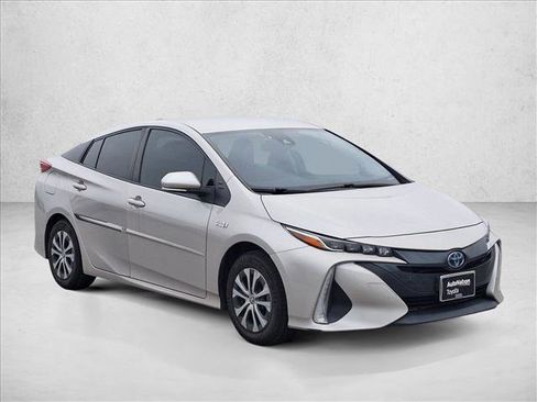 Certified 2022 Toyota Prius Prime LE image 4