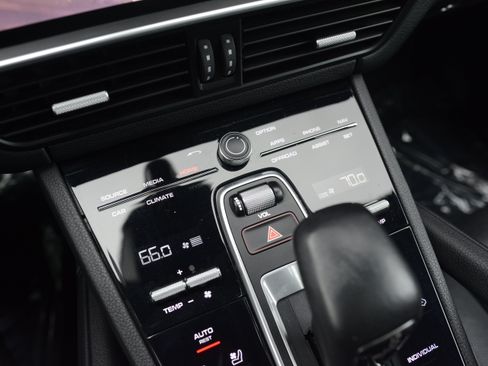Certified 2023 Porsche Cayenne AWD/4WD image 24