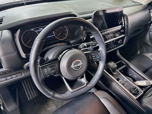 Used 2023 Nissan Pathfinder SL w/ SL Premium Package image 13