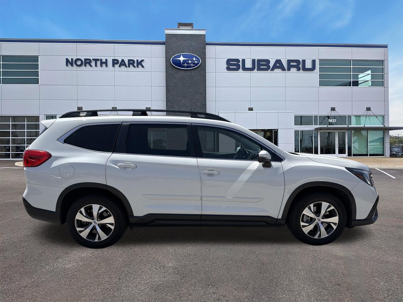Used 2023 Subaru Ascent Premium w/ Convenience Package AWD/4WD image 2