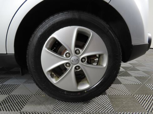 Used 2016 Kia Soul Base image 36