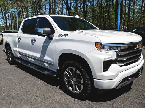 Used 2024 Chevrolet Silverado 1500 High Country w/ Max Trailering Package AWD/4WD image 3