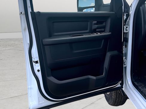 New 2024 RAM 3500 Tradesman w/ Chrome Appearance Group AWD/4WD image 13