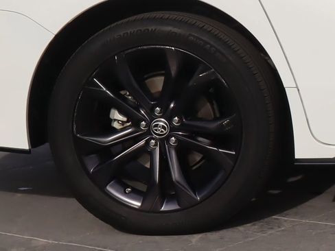 Used 2022 Toyota Sienna XSE image 29