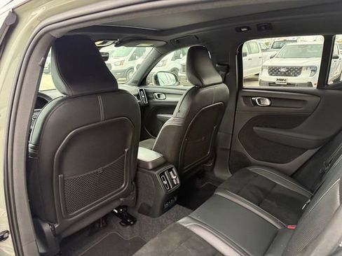 Used 2021 Volvo XC40 P8 Recharge image 5