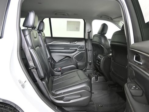 Used 2021 Jeep Grand Cherokee L Limited AWD/4WD image 16