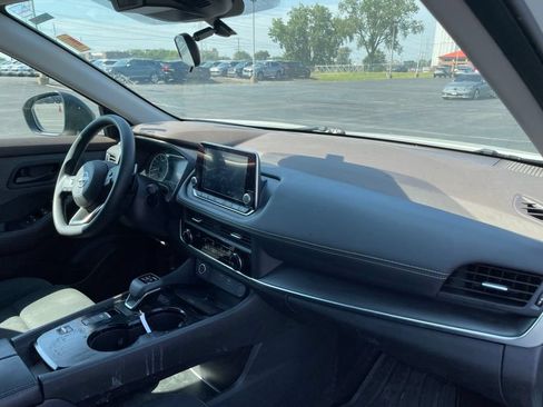 Used 2023 Nissan Rogue S FWD image 10