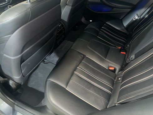 Used 2018 BMW M550i xDrive image 12