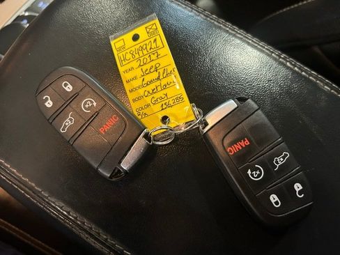 Used 2017 Jeep Grand Cherokee Overland AWD/4WD image 44
