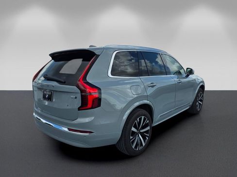 Used 2025 Volvo XC90 B5 Core w/ Protection Package AWD/4WD image 4